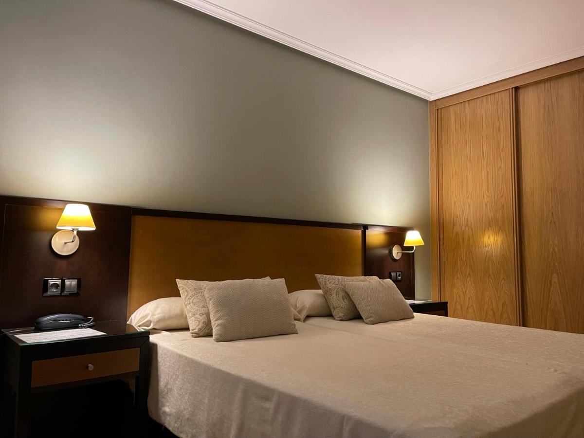 Aparthotel Arenteiro Carballino Exterior photo